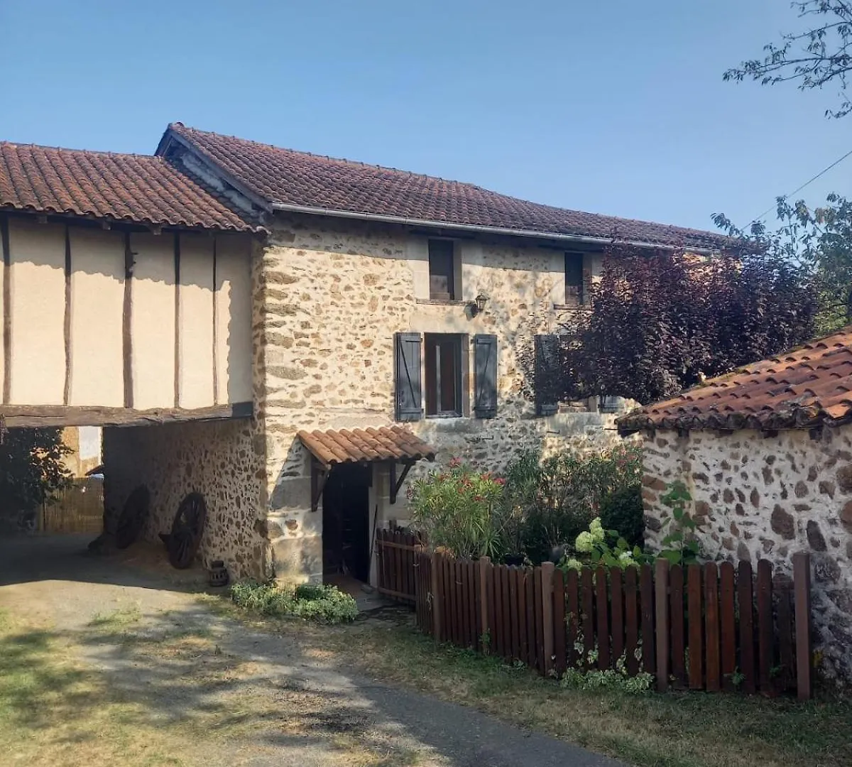 Vakantiehuis Gite Rural Aux Portes De L'Auvergne Les Serres