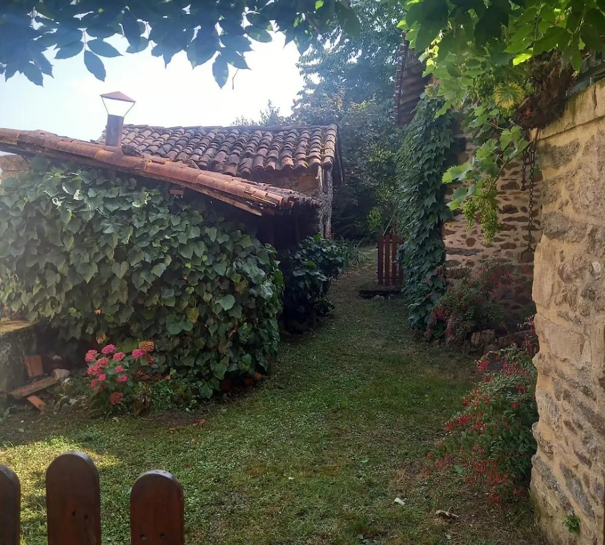 Gite Rural Aux Portes De L'Auvergne Les Serres Frankrijk